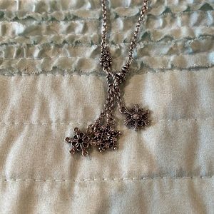 Snowflake dangling necklace